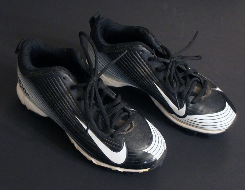 NIKE Vapor Boys Baseball Cleats Size 3.5 Youth Black and White